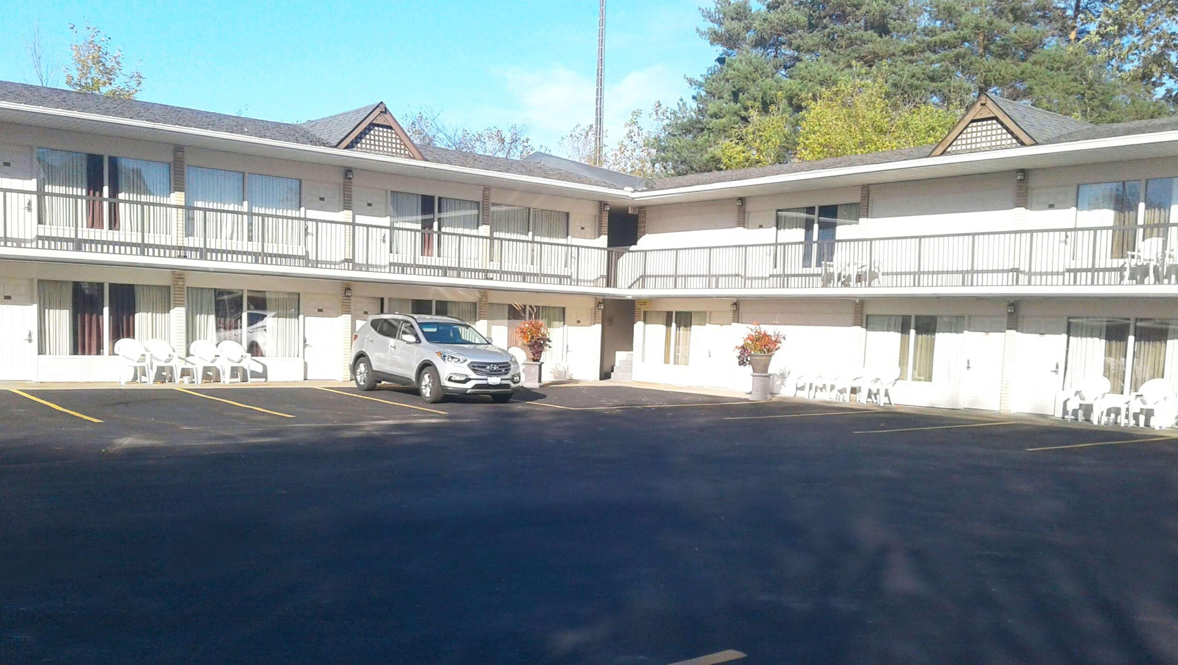 Days Inn By Wyndham Birch Run Exterior foto