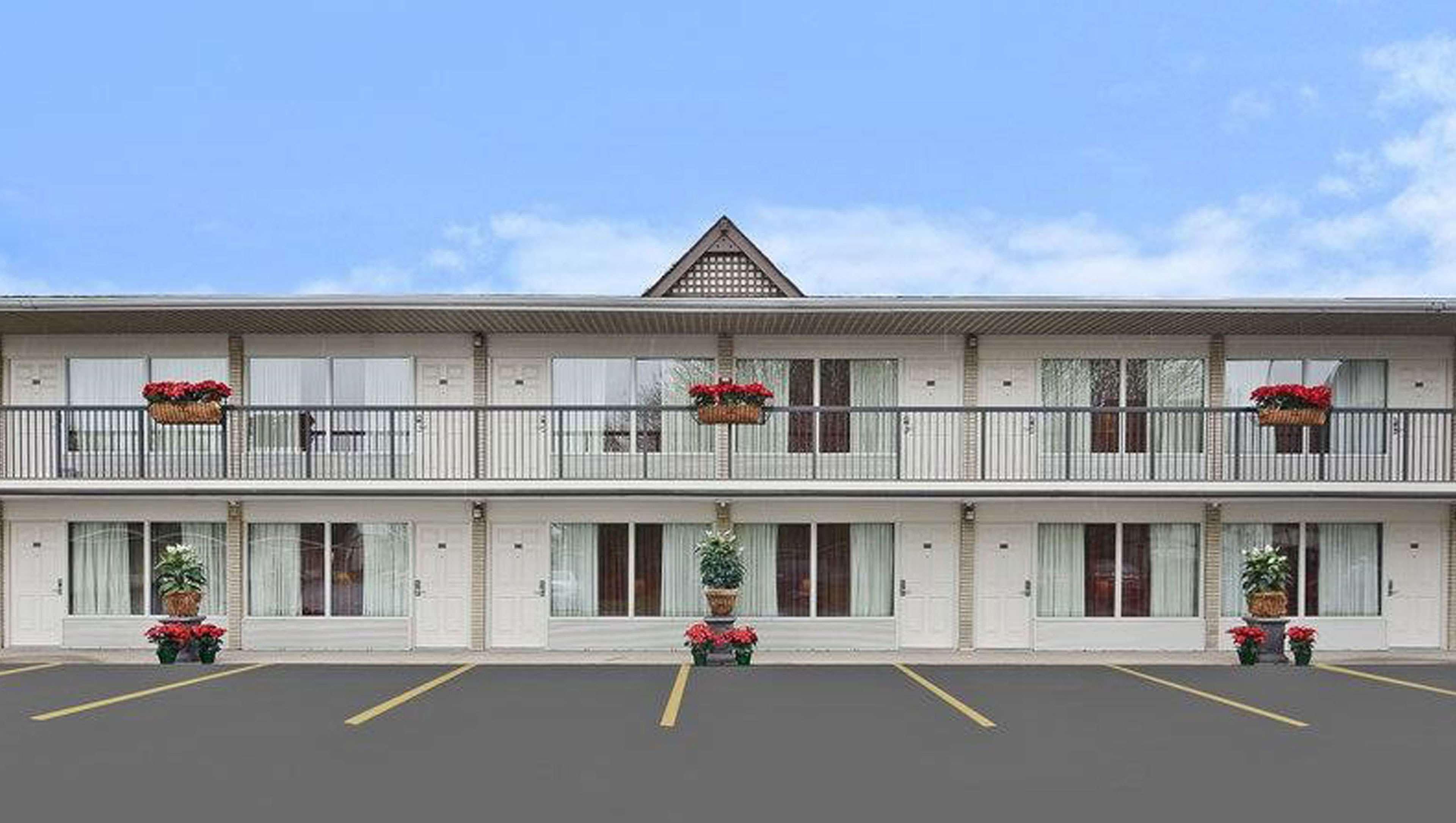 Days Inn By Wyndham Birch Run Exterior foto